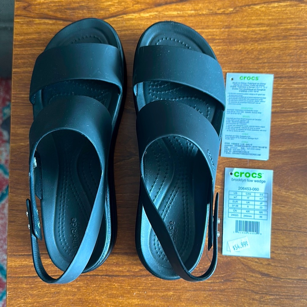 Crocs Brooklyn low wedge black size 7